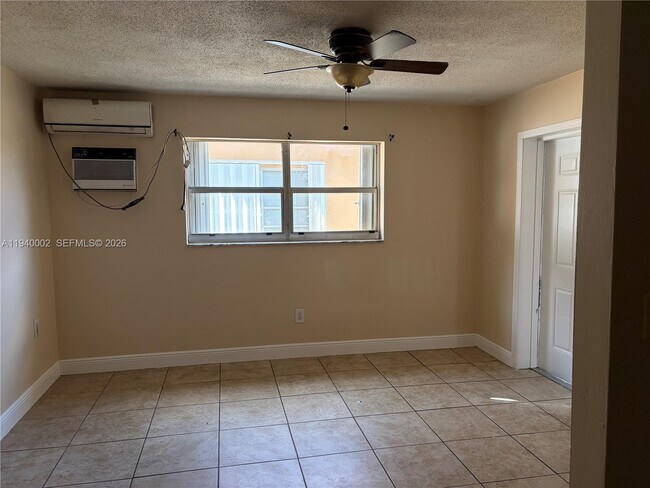 Building Photo - 307 E 14th St