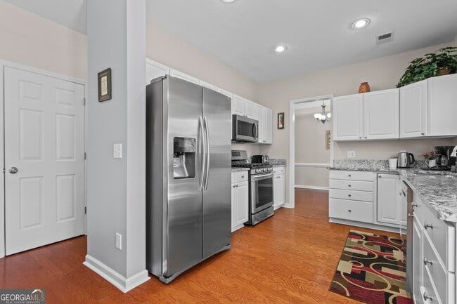 Building Photo - 304 Fairbrook Cir