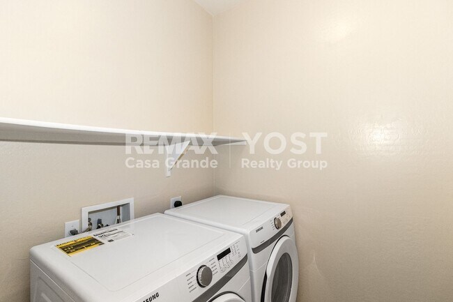 Building Photo - 254 W Seven Seas Dr