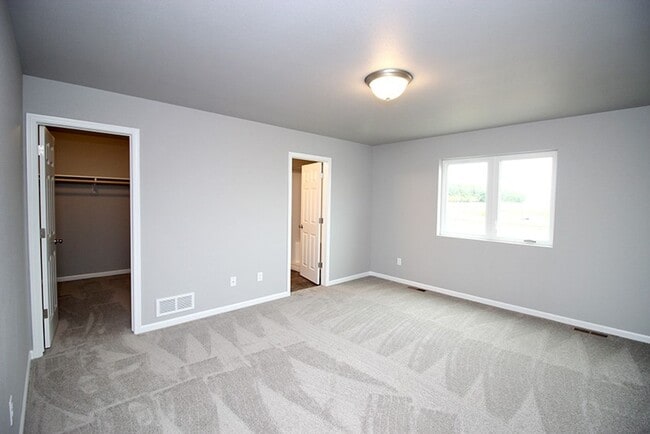 Building Photo - Amazing home in a quiet location!