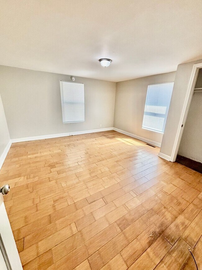 Building Photo - Beautiful Home In Kenwick with Potential 4th Bedroom!