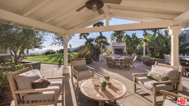 Building Photo - 843 Enchanted Way