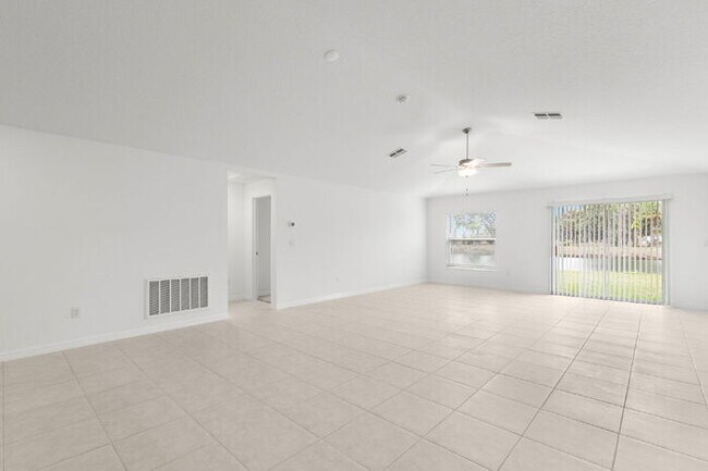 Building Photo - LIKE NEW Home For Rent in North Park Isle!