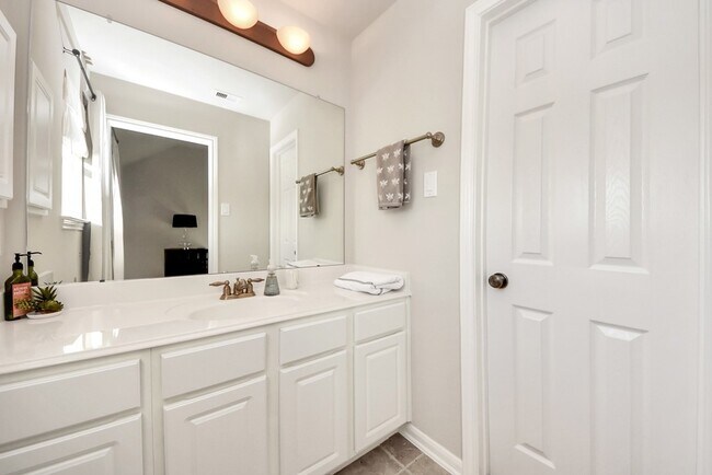 Building Photo - 17859 Camp Cove Dr