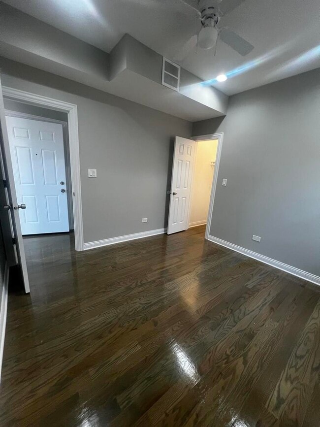 Building Photo - 3257 W Warren Blvd