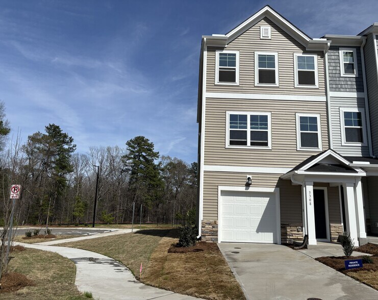 Building Photo - 3308 Gypsum Dr