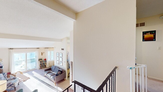 Building Photo - 542 Meadow Ct