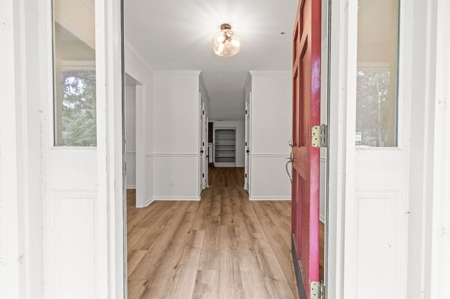 Building Photo - Renovated Home on Large Corner Lot in Coveted Strathy Hall