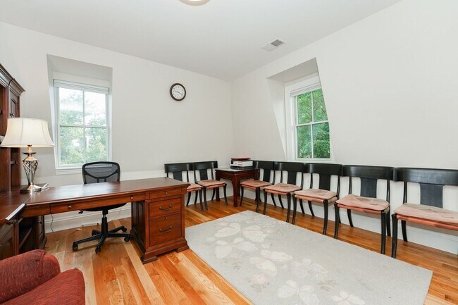 Building Photo - 23 Irving St