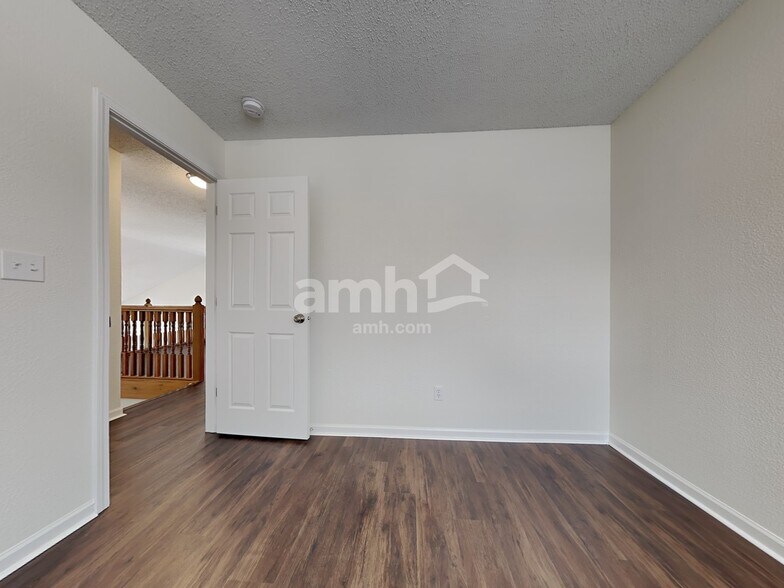 Building Photo - 7140 Kimble Dr
