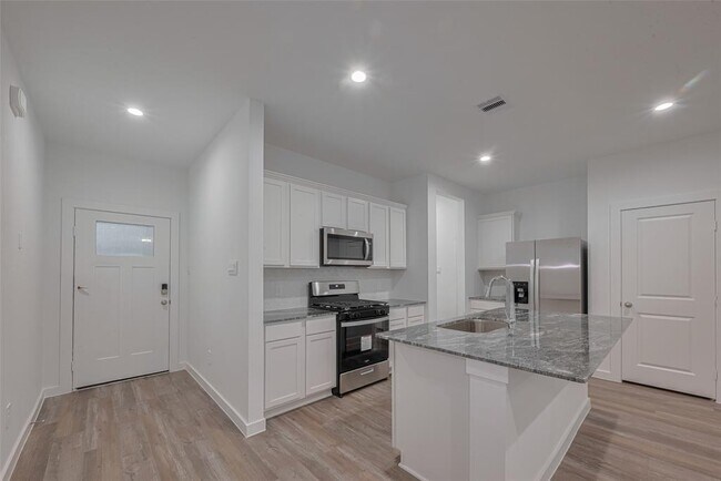 Building Photo - 3017 La Rambla Dr
