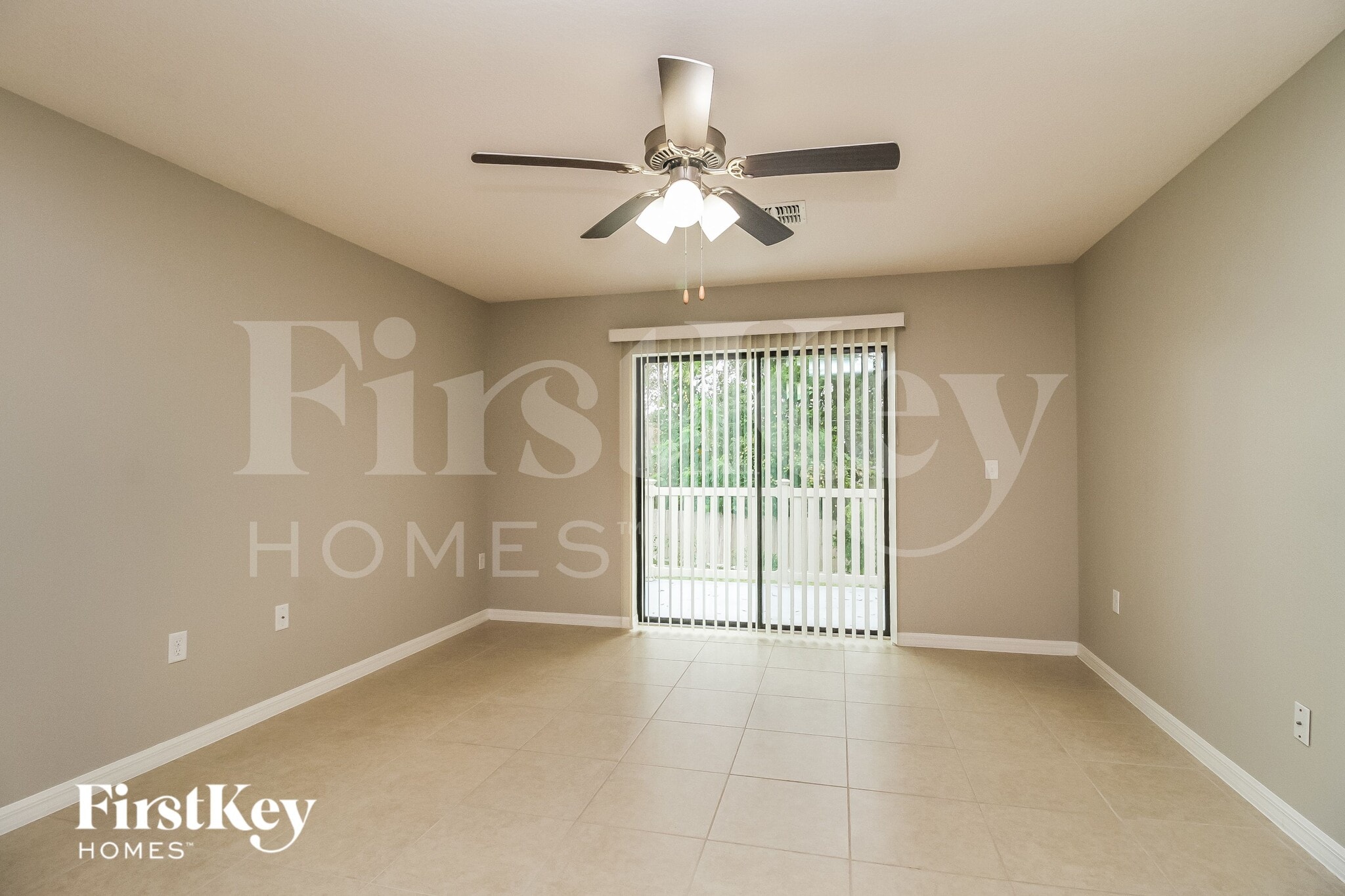 Building Photo - 2138 El Campo Ave