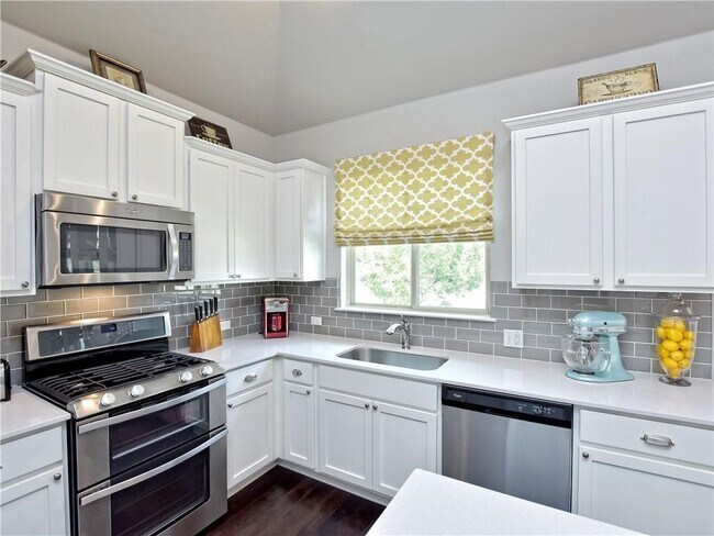 Building Photo - 10911 Rock Island Dr