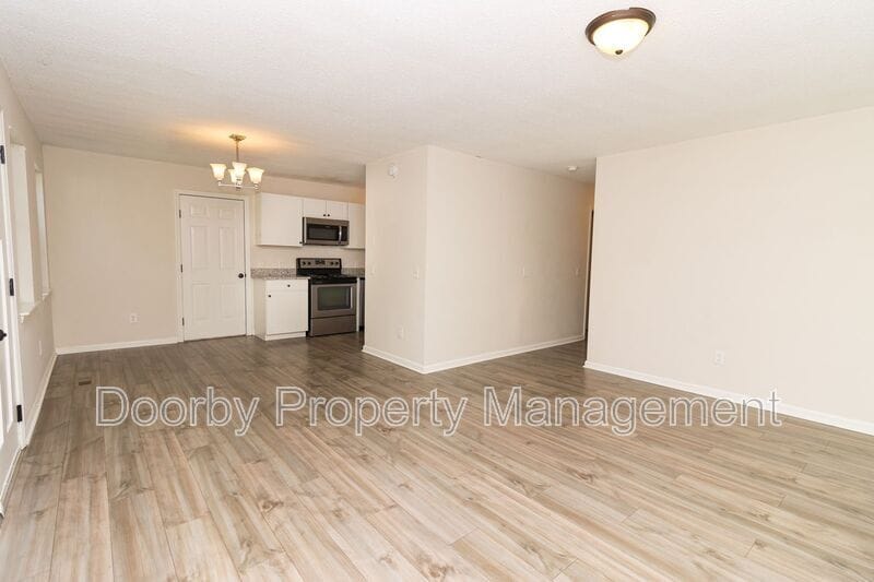 Primary Photo - 1109 E 8th St