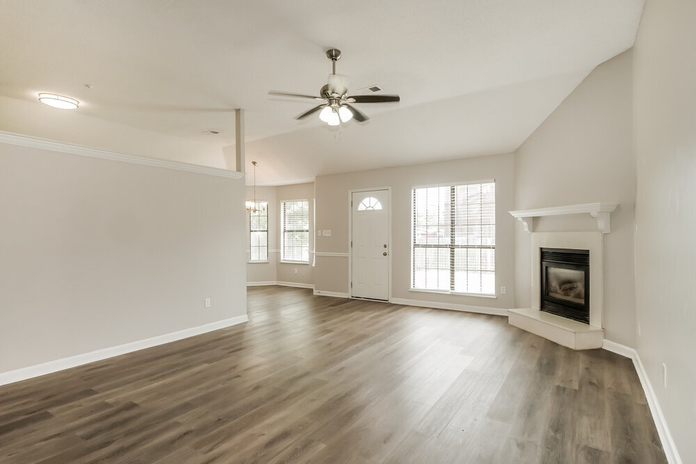 Building Photo - 10873 E Ridge Dr
