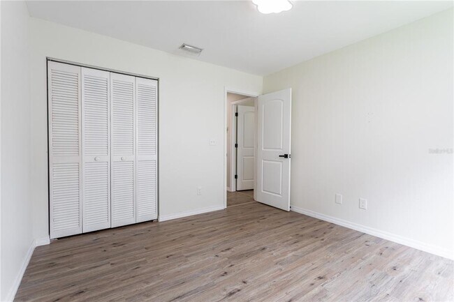Building Photo - 1713 Whispering Dr E