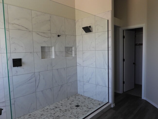 Building Photo - THIS HOME IS FOR LEASE UNTIL 8/31/2026 SHORT TERM.