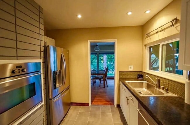 Building Photo - Stunning 3 Bedroom 2 Bathroom Home in La Mesa!