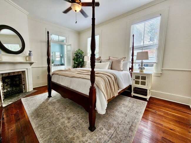 Building Photo - Beautiful, furnished, historic home just s...