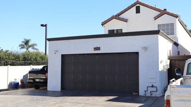 Building Photo - Modern 3 Bedroom 3 Bathroom Townhome in Imperial Beach.