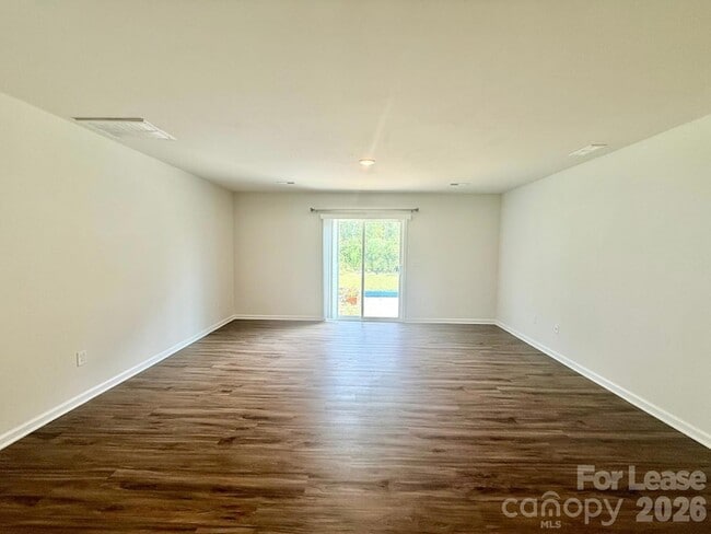 Building Photo - 2834 Oldfield Dr