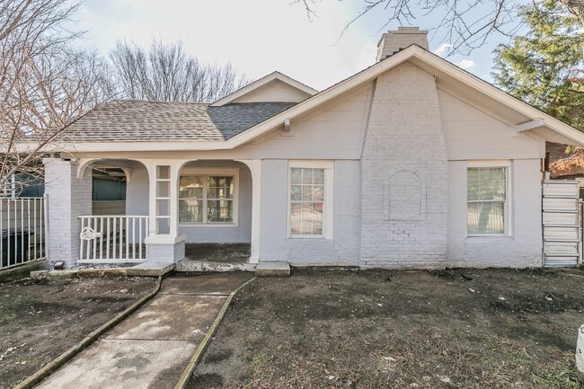 Building Photo - "Charming 2-Bedroom Home full of updates -...