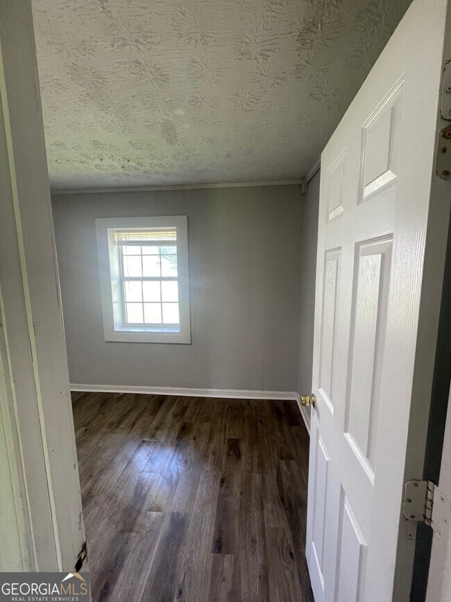 Building Photo - 6501 Elsie St