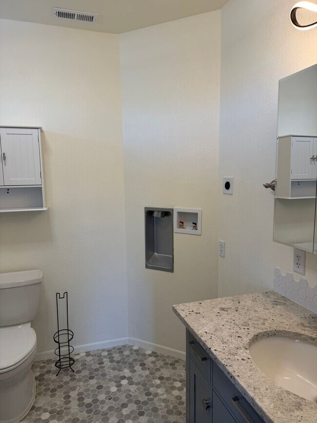 Building Photo - Beautiful 1 bedroom 1 bath unit in Springfield!