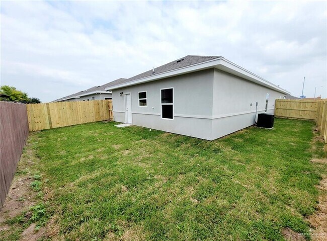 Building Photo - 13 13th St