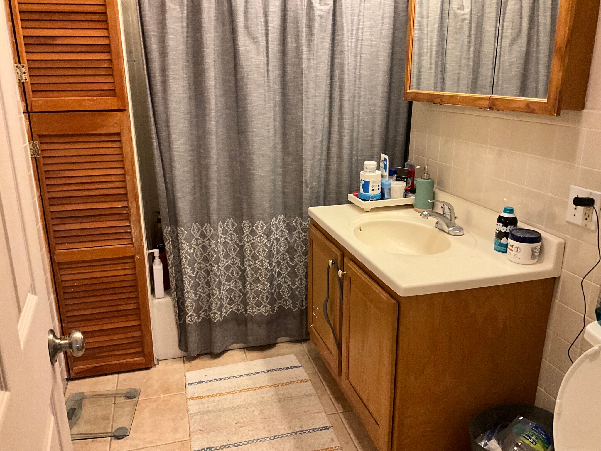 Building Photo - 325 Main St