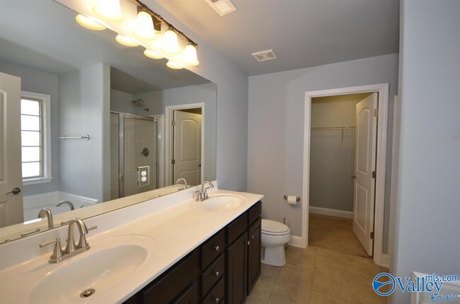 Building Photo - 702 Willow Shoals Dr SW