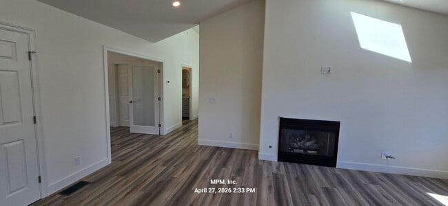 Building Photo - large custom home with peek a boo ocean views