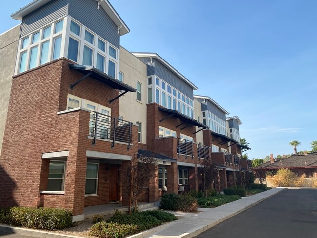 Building Photo - 808 N 4th Ave
