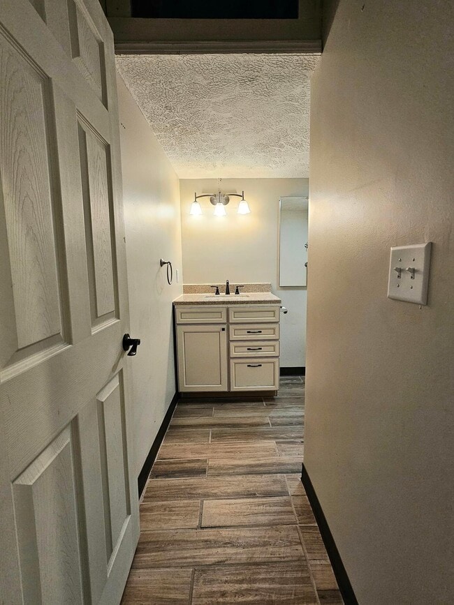 Building Photo - 4 N Park Pl