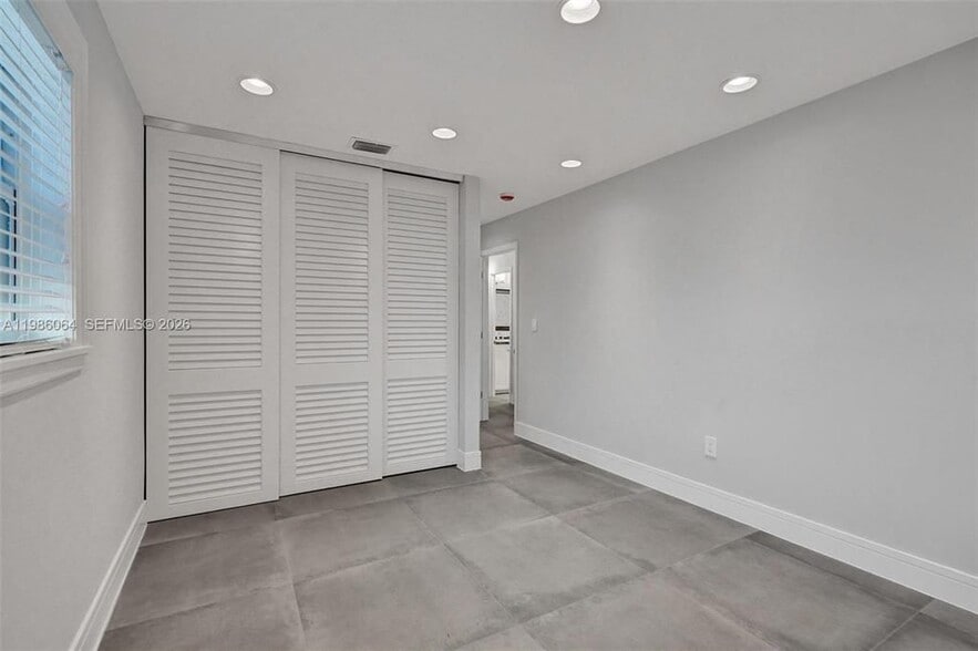 Building Photo - 902 Mandarin Isle