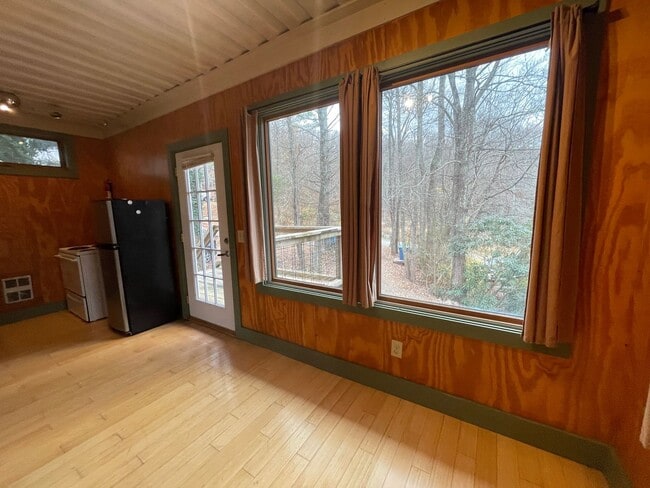 Building Photo - 289 Hill St