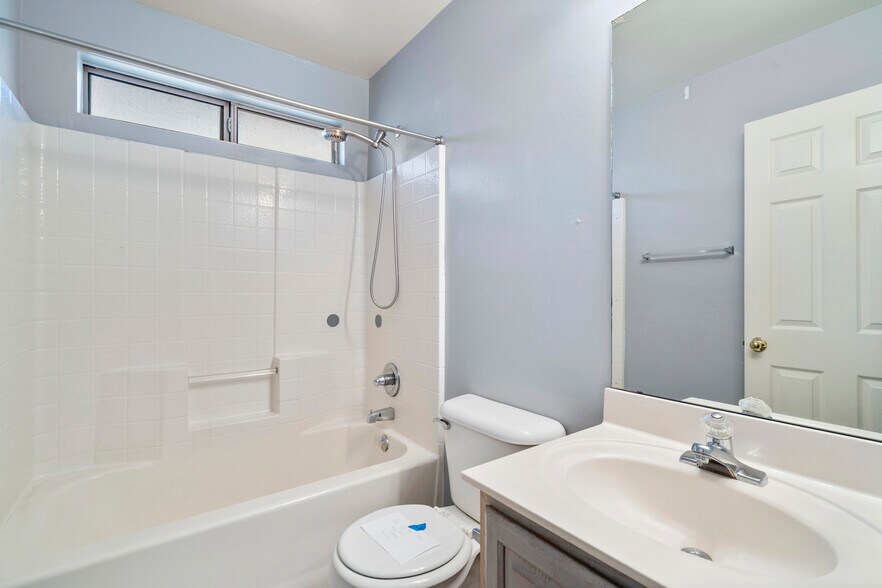 Building Photo - 4719 E Goldfinch Gate Ln