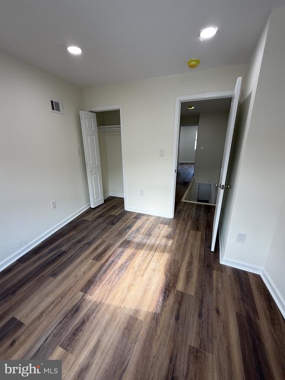 Building Photo - 217 Krams Ave