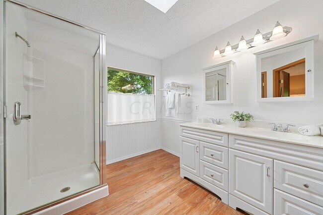 Building Photo - 758 N Starr Dr