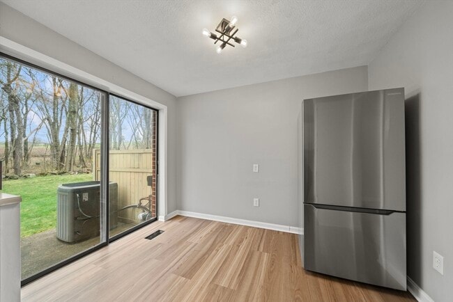 Building Photo - 68 Sterling Ln