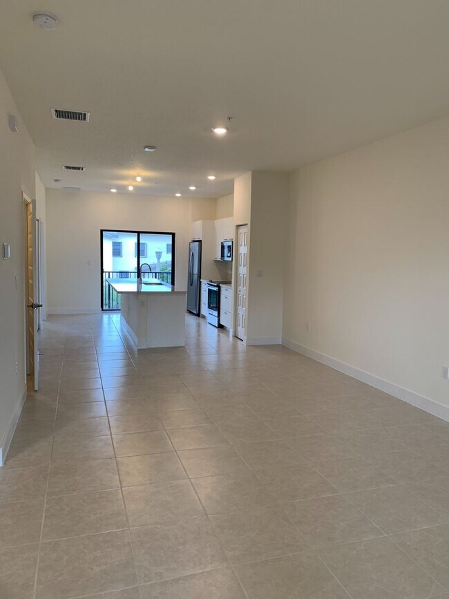 Building Photo - Great Condo unit in Doral