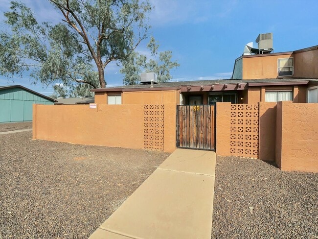 Building Photo - cozy townhome 2 bd 1 bth