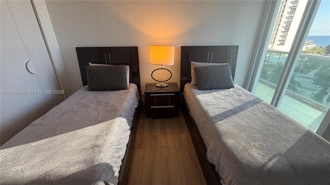 Building Photo - 100 Bayview Dr