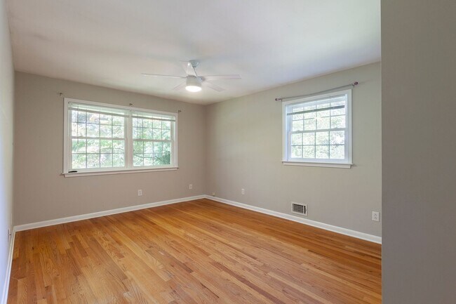Building Photo - 3741 Fox Glen Ct NE