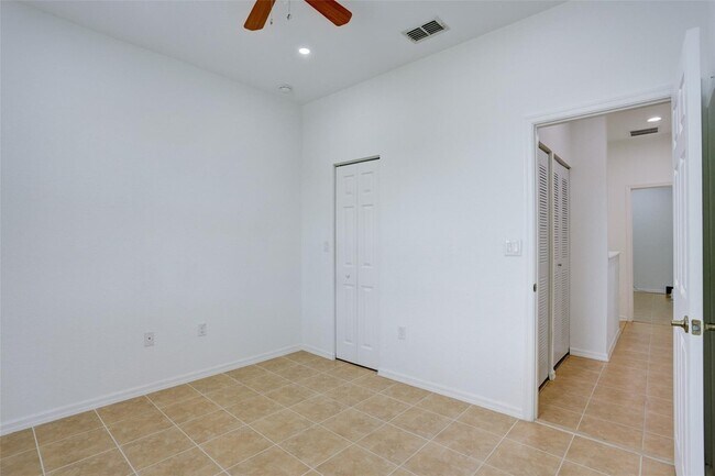 Building Photo - 2851 Prospect Rd