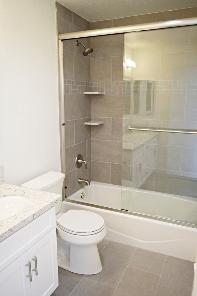 Building Photo - Flexible Lease Terms! Stunning 4BR/2.5BA Two-Story Renovated Townhome in UTC!