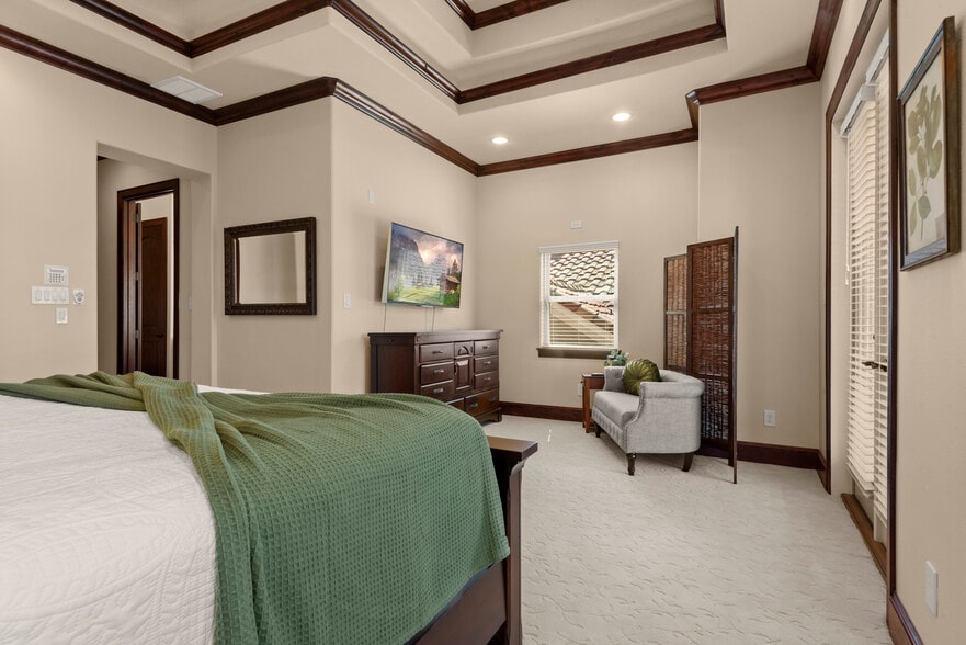 Master - 106 La Vie Dr