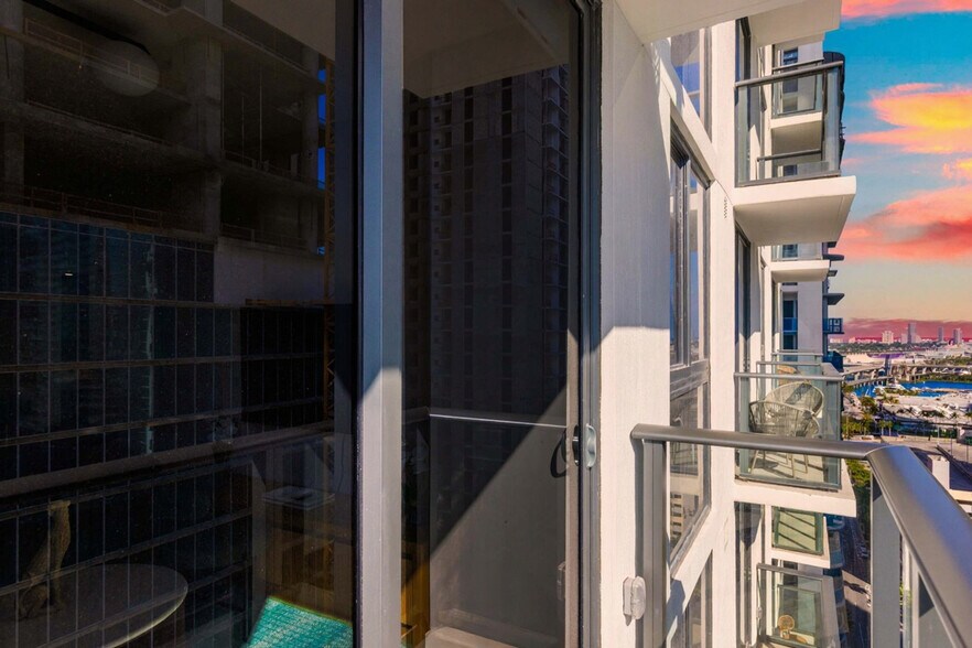 Building Photo - 11 NE 6th St