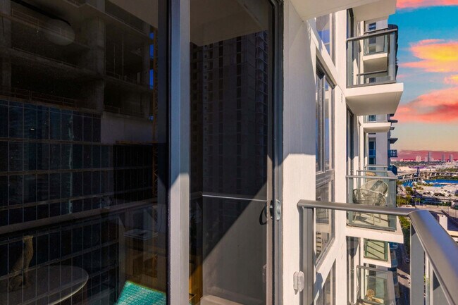 Building Photo - 11 NE 6th St