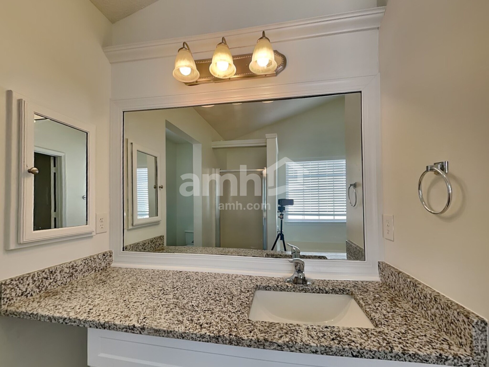 Building Photo - 510 Fairview Lake Way